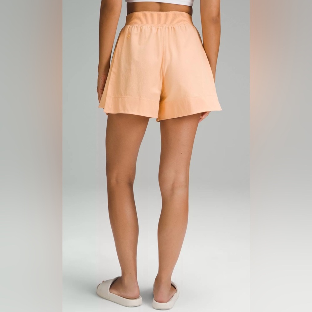 NWT Lululemon Stretch Woven Relaxed-Fit High-Rise Short 4" - Picture 4 of 12